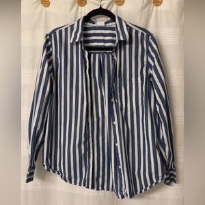 Gap Classic Fit Blue and White Striped Button Down Shirt